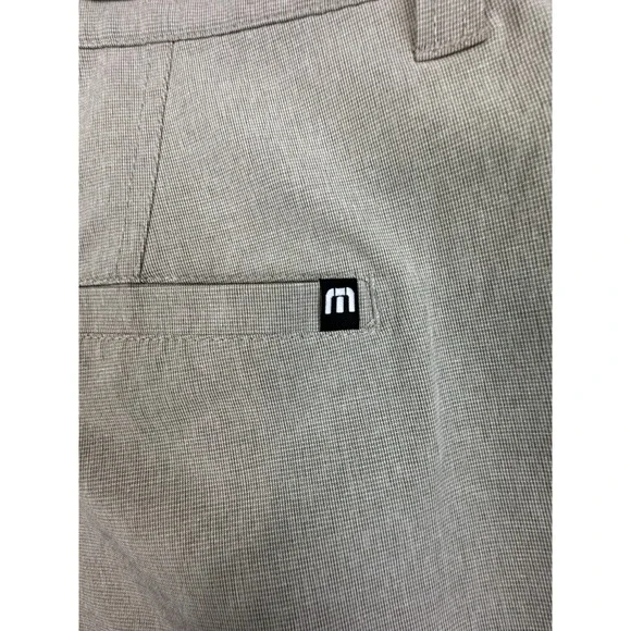 Travis Matthew Beck Golf Shorts Mens Size 42 Beige Khaki Microcheck - Picture 4 of 11